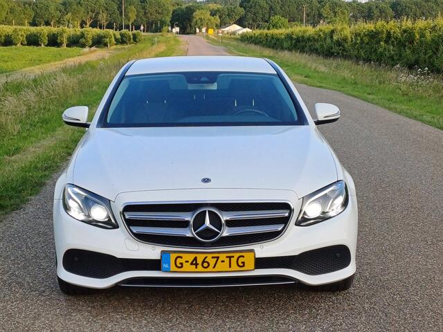 Mercedes-Benz E-KLASSE 200 Premium Prachtige auto!/Sfeerverlichting/Camera/