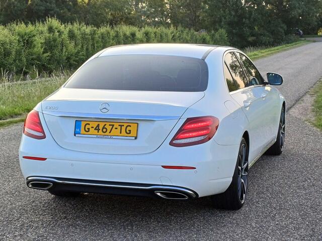Mercedes-Benz E-KLASSE 200 Premium Prachtige auto!/Sfeerverlichting/Camera/