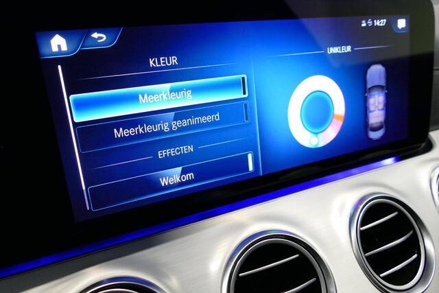 Mercedes-Benz E-KLASSE 200 AMG Line / Orig. Nederlands (facelift) / E63 AMG Diffuser / Panamericana Grill / Panoramadak / Elektr. verstelbare voorstoelen (deels) / Ambienteverlichting / Multibeam LED / Apple Carplay - Android Auto / Stoelverwarming / 20'' LMV / Rondomzichtcamer
