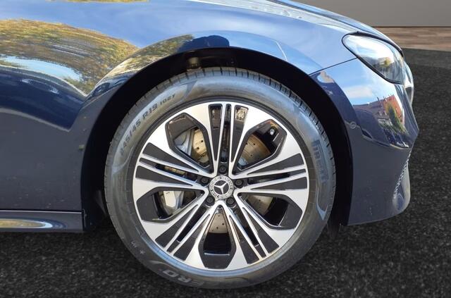 Mercedes-Benz E-KLASSE 300 e Avantgarde Distronic Burmester Panorama Schuifdak Stuurverwarming Stoelverwarming 19 Inch Camera