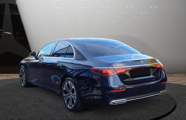 Mercedes-Benz E-KLASSE 300 e Avantgarde Distronic Burmester Panorama Schuifdak Stuurverwarming Stoelverwarming 19 Inch Camera