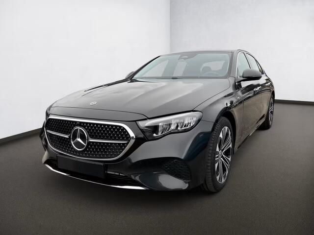 Mercedes-Benz E-KLASSE 300 e Avantgarde Distronic Trekhaak 19 Inch Stuurverwarming Stoelverwarming Camera