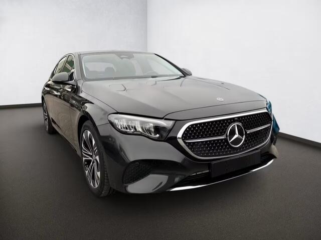 Mercedes-Benz E-KLASSE 300 e Avantgarde Distronic Trekhaak 19 Inch Stuurverwarming Stoelverwarming Camera