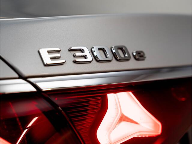 Mercedes-Benz E-KLASSE E 300 e 4MATIC AMG Line | Superscreen | Nappa | Luchtvering | Achterasbesturing