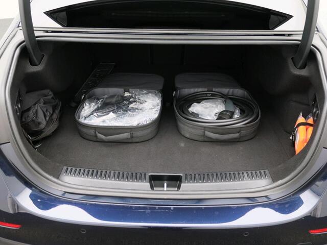 Mercedes-Benz E-KLASSE 300 e Sport Edition Trekhaak | Panorama Schuif-Kanteldak | 360° camera | AMG Line | MBUX Superscreen | Premium pakket. Inclusief 24 maanden MB Certified garantie voor Europa.