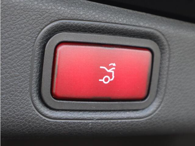 Mercedes-Benz E-KLASSE 300 e 4MATIC AMG Line