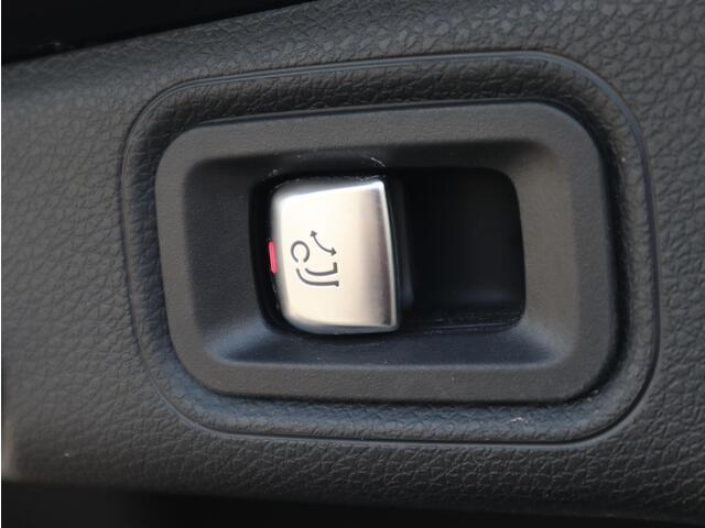 Mercedes-Benz E-KLASSE 300 e 4MATIC AMG Line