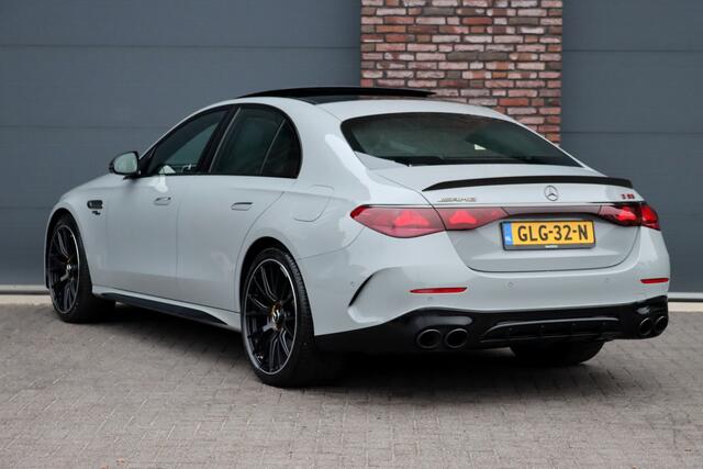 Mercedes-Benz E-KLASSE AMG 53 4MATIC+ Edition 1 | Hyperscreen | Achterasbesturing | AMG-performance Stoelen | Carbon | Distronic+ | Multicontourstoelen | Stoelventilatie | Zonnerollo's | HUD | 3D-Display |