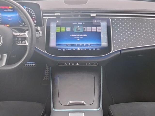 Mercedes-Benz E-KLASSE 300 e AMG Plug-In Hybride AMG Line | Night Pakket | Distronic | Dodehoekassistent | AC en DC Laden | Stuur en Stoelverwarming. Inclusief 24 maanden MB Certified garantie voor Europa.