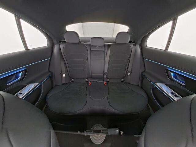 Mercedes-Benz E-KLASSE 300 e AMG Plug-In Hybride AMG Line | Night Pakket | Distronic | Dodehoekassistent | AC en DC Laden | Stuur en Stoelverwarming. Inclusief 24 maanden MB Certified garantie voor Europa.