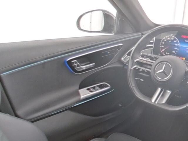 Mercedes-Benz E-KLASSE 300 e AMG Plug-In Hybride AMG Line | Night Pakket | Distronic | Dodehoekassistent | AC en DC Laden | Stuur en Stoelverwarming. Inclusief 24 maanden MB Certified garantie voor Europa.