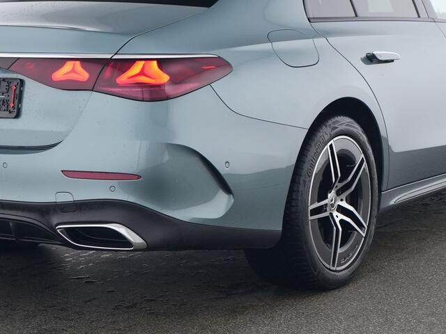 Mercedes-Benz E-KLASSE 300 e AMG Plug-In Hybride AMG Line | Night Pakket | Distronic | Dodehoekassistent | AC en DC Laden | Stuur en Stoelverwarming. Inclusief 24 maanden MB Certified garantie voor Europa.