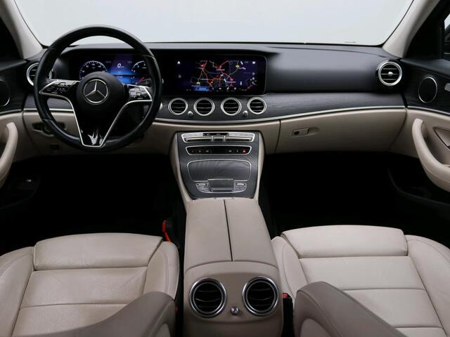 Mercedes-Benz E-KLASSE 200 Business Solution Trekhaak | Lederen Bekleding | Ledkoplampen | Sfeerverlichting | Dodehoekassistent | Achteruitrijcamera. Inclusief 24 maanden MB Certified garantie voor Europa.