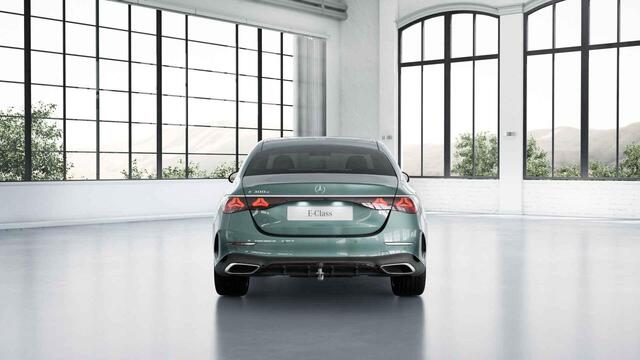 Mercedes-Benz E-KLASSE 300e Sport Edition | Panoramaschuifdak | Premium Pakket | Dodehoekassistent | Burmester | Nightpakket | Trekhaak |