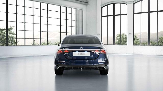 Mercedes-Benz E-KLASSE 300 e Sport Edition | AMG Line | Premium Pakket | Night Pakket | Winter Pakket | Panoramadak | Trekhaak | MBUX Superscreen | Burmester 4D Surround | 360° Camera | Augmented Reality voor Navigatie | DISTRONIC Afstandsassistent | Dodehoekassistent | Verkeer