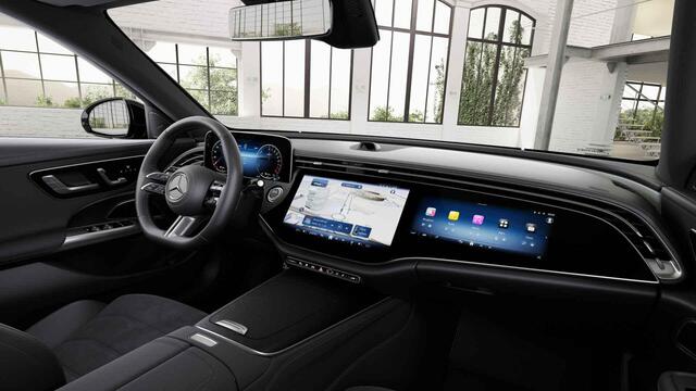 Mercedes-Benz E-KLASSE 300 e Sport Edition | AMG Line | Premium Pakket | Night Pakket | Winter Pakket | Panoramadak | Trekhaak | MBUX Superscreen | Burmester 4D Surround | 360° Camera | Augmented Reality voor Navigatie | DISTRONIC Afstandsassistent | Dodehoekassistent | Verkeer