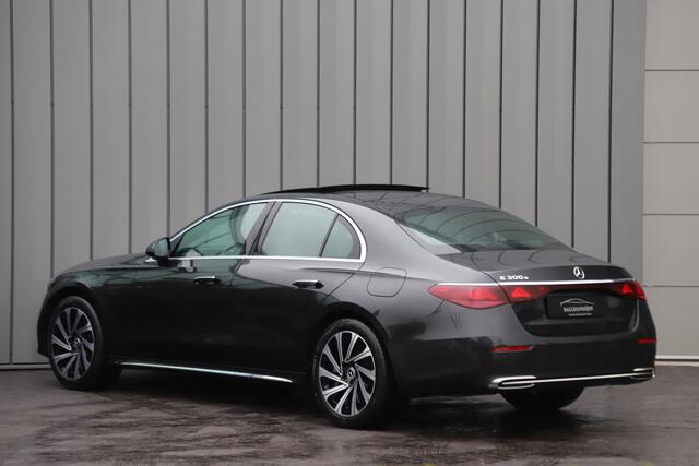 Mercedes-Benz E-KLASSE 300e Exclusive Line | 313PK | Hyperscreen | Massage | Achterasbesturing | Luchtvering | Head-up | Burmester 4D | Digital-light | 2023.