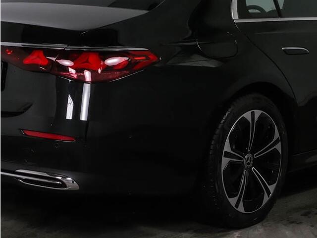 Mercedes-Benz E-KLASSE 300 de Avantgarde Plug-In Diesel Distronic LED Camera Stoelverwarming 19 Inch