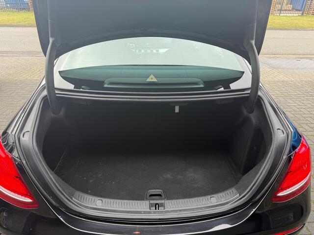 Mercedes-Benz E-KLASSE 200 Business Solution AMG | AUTOMAAT | 12MND GARANTIE | TREKHAAK | CRUISE | CAMERA |