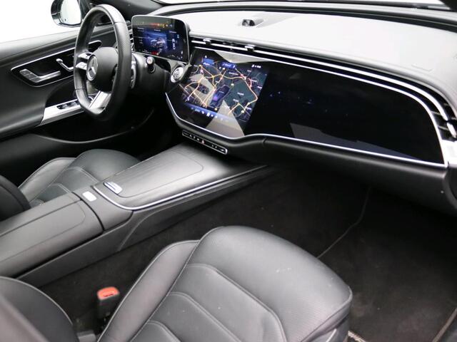 Mercedes-Benz E-KLASSE 300 e AMG Plug-In Hybride AMG Line | Panoramadak | Widescreen Dashboard | Burmester® 4D surround sound system | Digil Licht. Inclusief 24 maanden MB Certified garantie voor Europa.