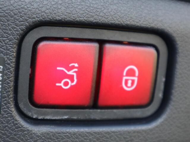 Mercedes-Benz E-KLASSE 300 e AMG Line