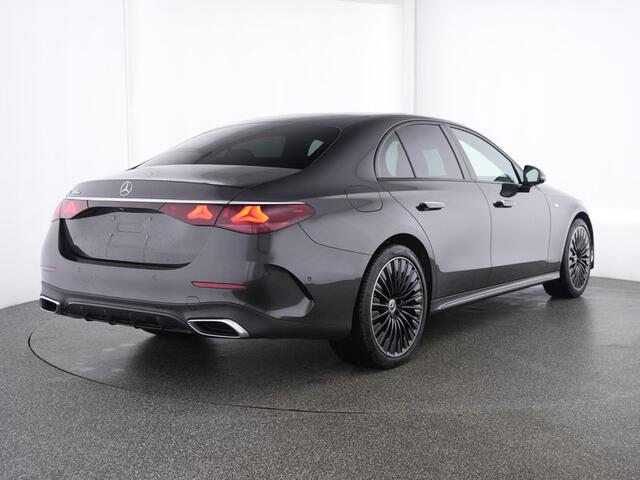 Mercedes-Benz E-KLASSE 300 e AMG Plug-In Hybride AMG Line | Night Pakket | Panorama Schuif-Kanteldak | MBUX Superscreen | Burmester® | 20 Inch AMG Velgen. Inclusief 24 maanden MB Certified garantie voor Europa.