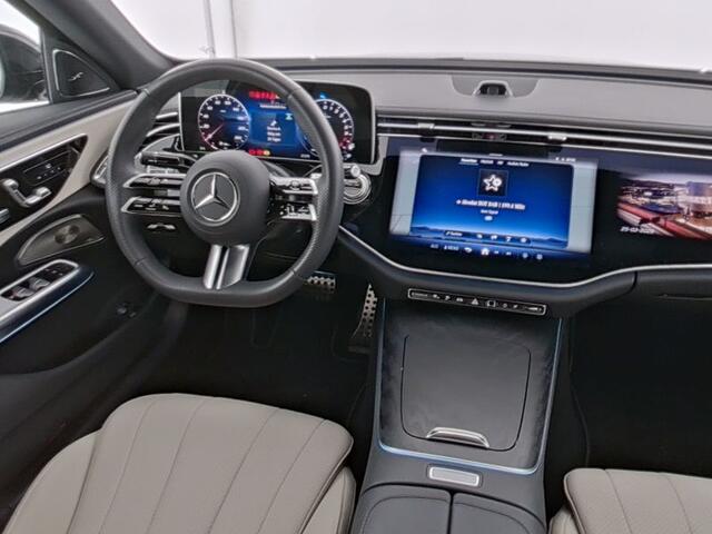 Mercedes-Benz E-KLASSE 300 e AMG Plug-In Hybride AMG Line | Night Pakket | Panorama Schuif-Kanteldak | MBUX Superscreen | Burmester® | 20 Inch AMG Velgen. Inclusief 24 maanden MB Certified garantie voor Europa.