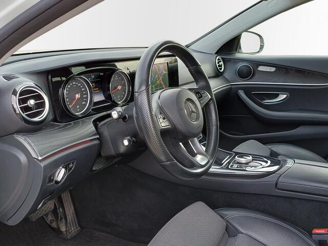 Mercedes-Benz E-KLASSE 200 Premium /Prachtige auto!/Sfeerverlichting/Camera/