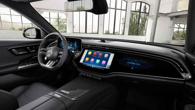 Mercedes-Benz E-KLASSE AMG 53 4MATIC+ | Night | AMG Drivers pakket | AMG Dynamic plus pakket | Panoramadak | Carbon interieur | Massagestoelen | Burmester | Trekhaak |