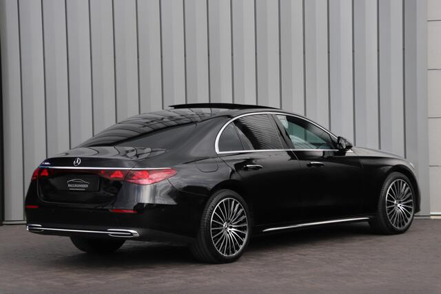 Mercedes-Benz E-KLASSE 300e Exclusive line | 313PK | Massage | Luchtvering | Achterasbesturing | Burmester 4D | Leder exclusief | Digital-light | Distronic | 2024.