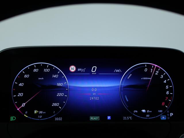 Mercedes-Benz E-estate 300 e AMG Plug-In Hybride | AMG Styling | Trekhaak | Digital light | Keyless go | Distronic | Keyless go | Memory Pakket voorsteoelen. Inclusief 24 maanden MB Certified garantie voor Europa.