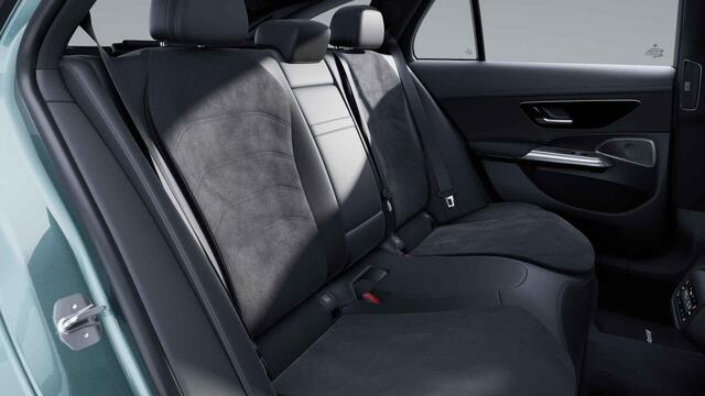 Mercedes-Benz E-estate 300 e AMG Line | Panoramadak | Premium plus | Trekhaak | 20 inch | Night pakket |