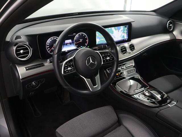 Mercedes-Benz E-estate 200 Premium | Panoramadak | Trekhaak | Stoelverwarming | Getint glas | AMG velgen |