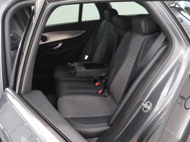Mercedes-Benz E-estate 200 Premium | Panoramadak | Trekhaak | Stoelverwarming | Getint glas | AMG velgen |