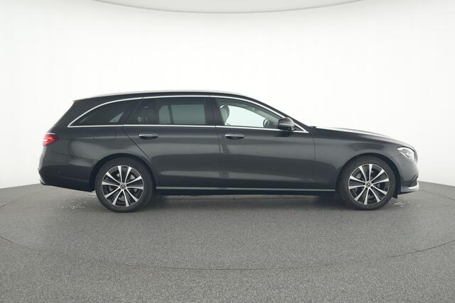 Mercedes-Benz E-estate 300 e Plug-In Hybride Premium pakket | Panorama Schuif-Kanteldak | 360° camera | Burmester® Surround-Soundsystem | Lederen Bekleding Inclusief 24 maanden MB Certified garantie voor Europa.