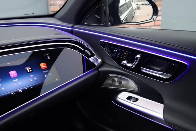 Mercedes-Benz E-estate 300 e AMG Line | Hyperscreen | Distronic+ | Panoramadak | Memory | Stoelventilatie | Burmester | HUD | Digital Light | Trekhaak | Augemented Reality |