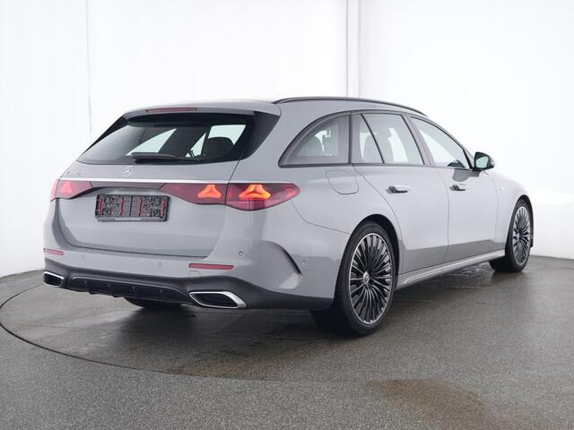 Mercedes-Benz E-estate 300 e AMG Plug-In Hybride AMG Line | Night Pakket | Trekhaak | MBUX Superscreen | Panorama Schuif-Kanteldak | 20 Inch AMG velgen | Inclusief 24 maanden MB Certified garantie voor Europa.