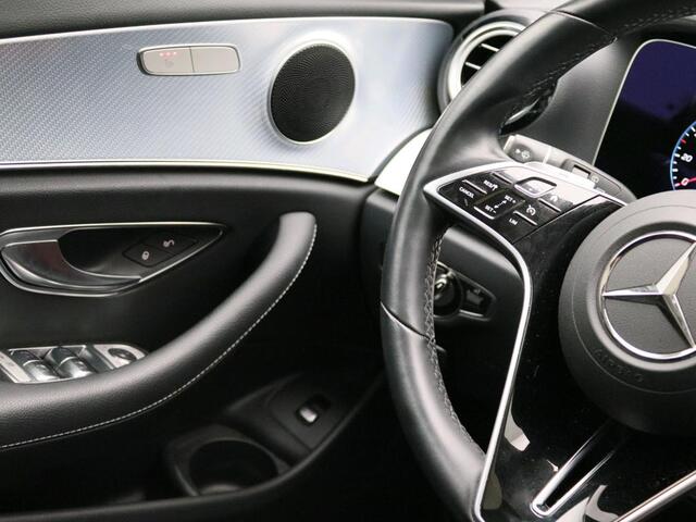 Mercedes-Benz E-estate 200 Business Solution Panoramadak | Leder | Dode Hoek Ass | Alarm | Sfeerverlichting | Parkeerpakket met Camera | Inclusief 24 maanden Mercedes-Benz Certified garantie voor Europa.