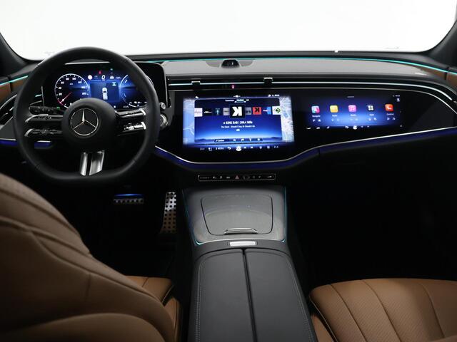 Mercedes-Benz E-estate 300 e AMG Line | Superscreen | Head up display | Panoramadak | Trekhaak | Verlichte grille | Winter pakket |