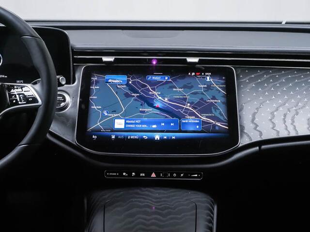 Mercedes-Benz E-estate 300 e Plug-In Hybride Panorama Schuif-Kanteldak | Trekhaak | Distronic | Achteruitrijcamera | Zwarte Hemel. Inclusief 24 maanden MB Certified garantie voor Europa.