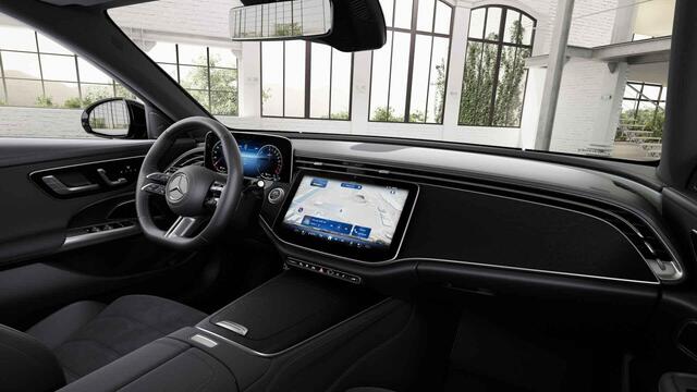 Mercedes-Benz E-estate 300 e AMG Line | Luchtvering | Panoramadak | Burmester 4D | 20 inch | Trekhaak | Night pakket |