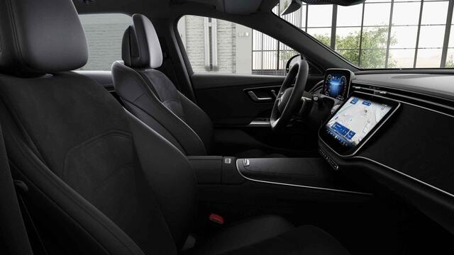 Mercedes-Benz E-estate 300 e AMG Line | Luchtvering | Panoramadak | Burmester 4D | 20 inch | Trekhaak | Night pakket |