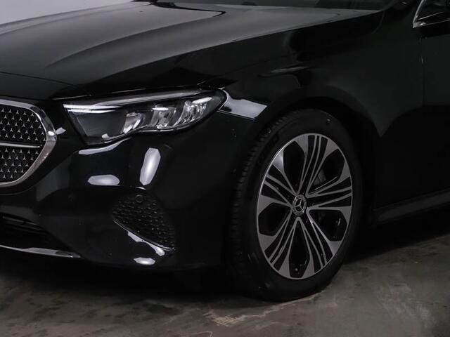 Mercedes-Benz E-estate 300 e Plug-In Hybride Distronic | Verlichte Grill | AC en DC Lader | Zwarte Hemel | Keyless-Go. Inclusief 24 maanden MB Certified garantie voor Europa.