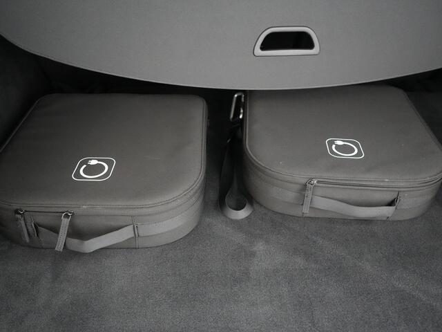 Mercedes-Benz E-estate 300 e Luxury Line Plug In Hybrid 313pk Dealer O.H PHEV | Luchtvering | Trekhaak af Fabriek | Lederen Comfortzetels Memory | Adaptive Cruise | Burmester 4D | Digital LED | 360 Camera | Keyless | Sfeerverlichting |