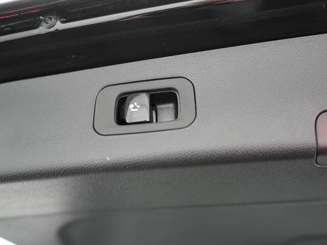 Mercedes-Benz E-estate 300 e Luxury Line Plug In Hybrid 313pk Dealer O.H PHEV | Luchtvering | Trekhaak af Fabriek | Lederen Comfortzetels Memory | Adaptive Cruise | Burmester 4D | Digital LED | 360 Camera | Keyless | Sfeerverlichting |