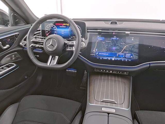 Mercedes-Benz E-estate 300 e AMG Plug-In Hybride AMG | Night Pakket | Panorama Schuif-Kanteldak | MBUX Superscreen | Trekhaak | Stuur en Stoelverwarming. Inclusief 24 maanden Mercedes-Benz Certified garantie voor Europa.