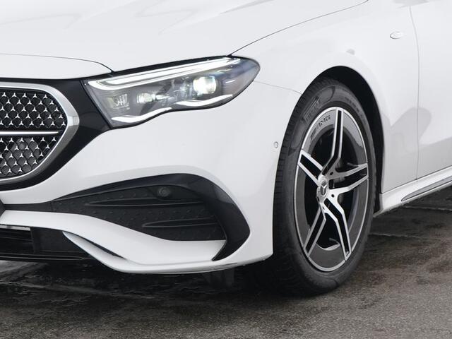 Mercedes-Benz E-estate 300 e AMG Plug-In Hybride AMG | Night Pakket | Panorama Schuif-Kanteldak | MBUX Superscreen | Trekhaak | Stuur en Stoelverwarming. Inclusief 24 maanden Mercedes-Benz Certified garantie voor Europa.