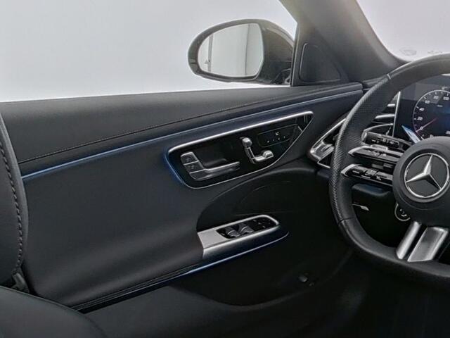 Mercedes-Benz E-estate 300 e AMG Plug-In Hybride AMG Line | Night Pakket | Rijassistentiepakket plus | MBUX Superscreen | Panorama Schuif-Kanteldak | 20 Inch AMG velgen. Inclusief 24 maanden Mercedes-Benz Certified garantie voor Europa.