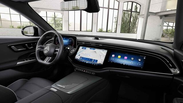 Mercedes-Benz E-estate 300 e AMG Line | Night | Luchtvering | Superscreen | Panoramadak | Trekhaak | Stoelverwarming/ventilatie | Burmester |