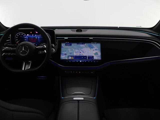 Mercedes-Benz E-estate 300 e AMG Line | Premium plus | Luchtvering | Superscreen | AMG | Night pakket | Winter pakket | Trekhaak | 20 inch |